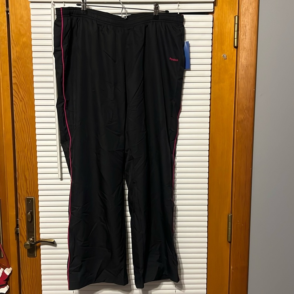 Women’s Reebok wind pants size xl